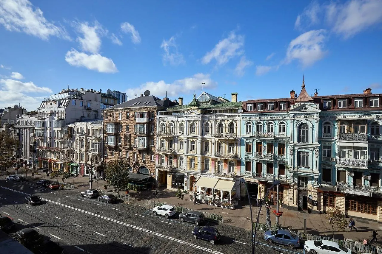 Apartment Near Lva Tolstoho Square Kiew