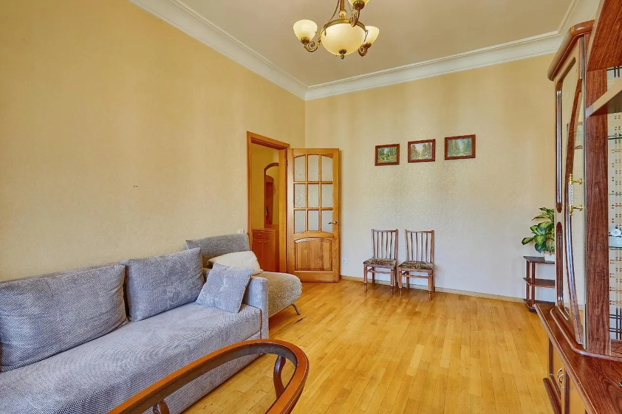 Apartment Near Lva Tolstoho Square 基輔 0*,  乌克兰