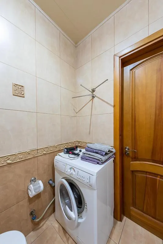 Apartment Near Lva Tolstoho Square 基輔 0*,