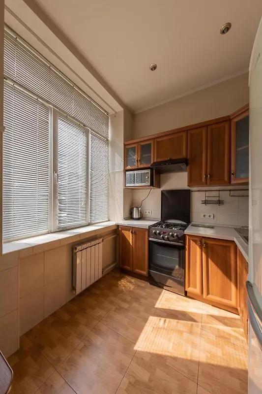 Apartment Near Lva Tolstoho Square 基輔 0*,  乌克兰