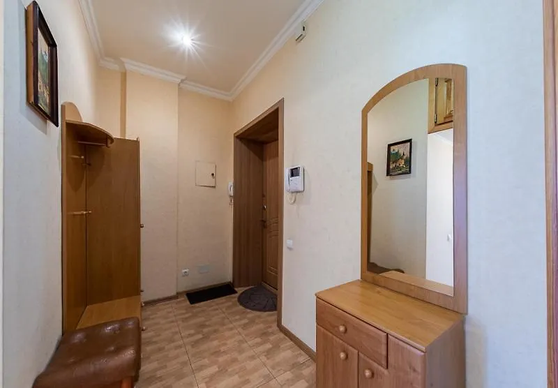 Apartment Near Lva Tolstoho Square 基輔